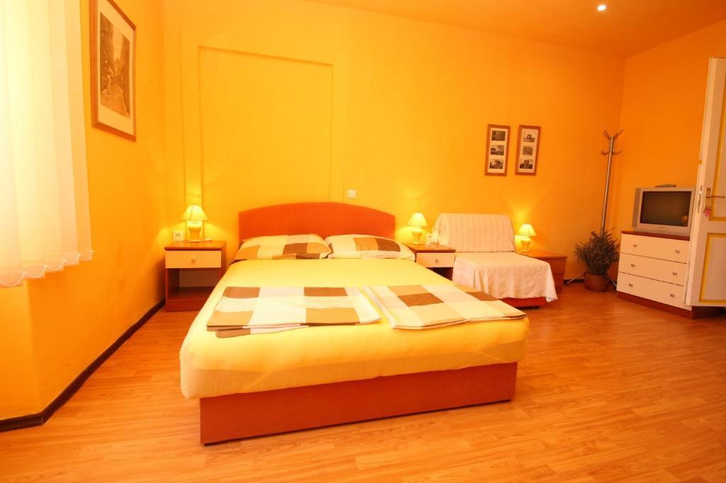 Zona Apartment *